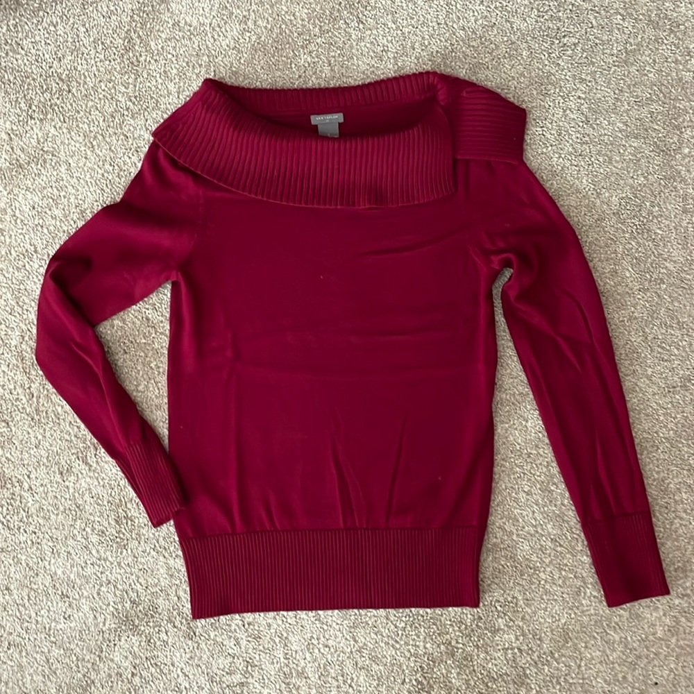 Women’s Ann Taylor burgundy wide neck sweater size small